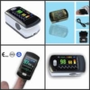 ToronTek-E400W Pulse Oximeter being easily placed on a finger for quick use